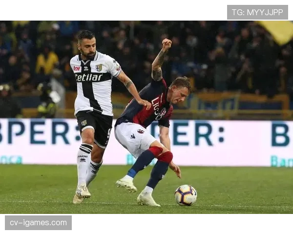 都灵主帅在新闻发布会展示战术板，强调对阵博洛尼亚需保护肋部空当